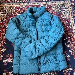 Uniqlo Size Medium Jacket (MISSING ZIPPER) Teal Color
